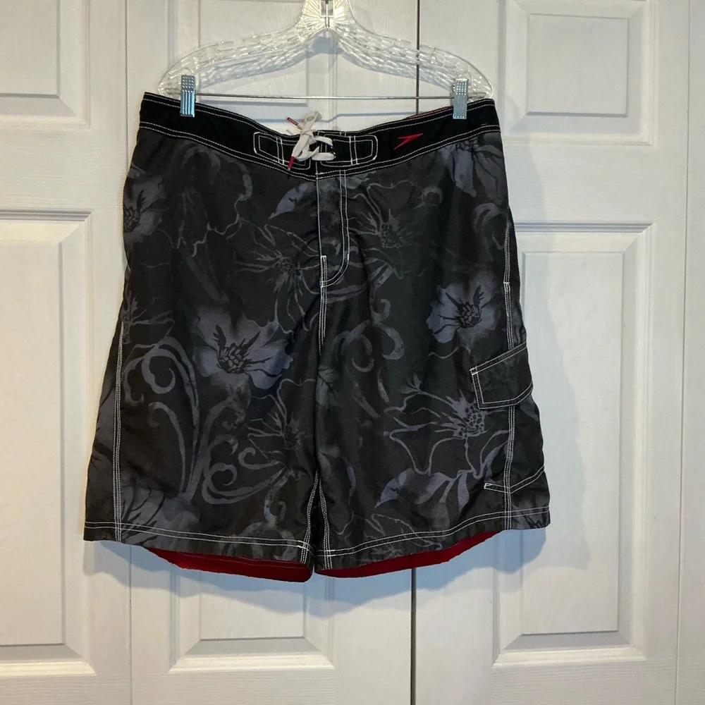 🩷 Speedo Men's Black and Gray Swim Shorts - XL